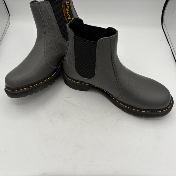 Dr. Martens 2976 Women US 10 Gray Virginia Leather Chelsea Boots New with tags - Picture 3 of 15